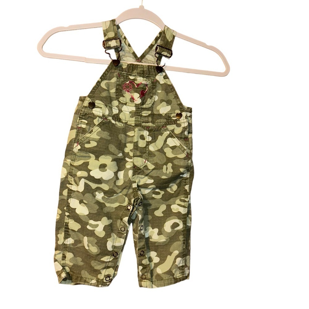 Carhartt infant girls green/pink camo Bib Overalls size 9 months baby kid